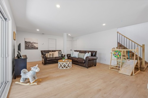 Salle familiale - 12 Rue Stone Haven, Lac-Brome, QC - Indoor