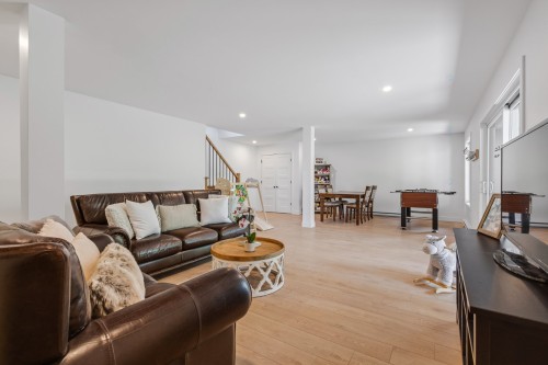 Salle familiale - 12 Rue Stone Haven, Lac-Brome, QC - Indoor Photo Showing Living Room