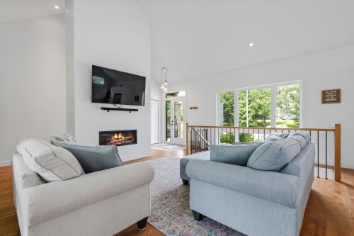 Salon - 12 Rue Stone Haven, Lac-Brome, QC - Indoor Photo Showing Living Room With Fireplace