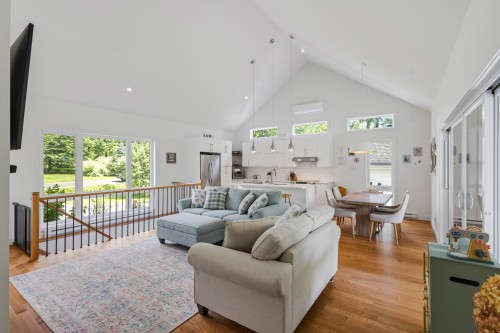 Vue d'ensemble - 12 Rue Stone Haven, Lac-Brome, QC - Indoor Photo Showing Living Room
