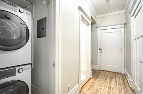 Salle de lavage - 10-4330 Rue Sherbrooke O., Westmount, QC - Indoor Photo Showing Laundry Room