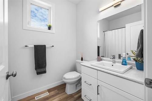217 Blackbird Way, Grande Pointe, MB - Indoor Photo Showing Bathroom
