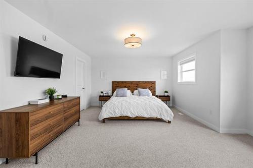 217 Blackbird Way, Grande Pointe, MB - Indoor Photo Showing Bedroom