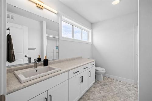 217 Blackbird Way, Grande Pointe, MB - Indoor Photo Showing Bathroom