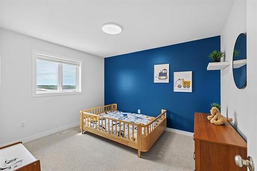 217 Blackbird Way, Grande Pointe, MB - Indoor Photo Showing Bedroom