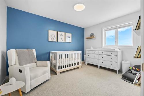 217 Blackbird Way, Grande Pointe, MB - Indoor Photo Showing Bedroom