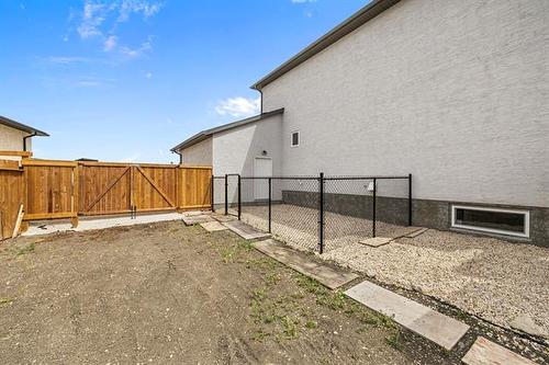 217 Blackbird Way, Grande Pointe, MB - Outdoor
