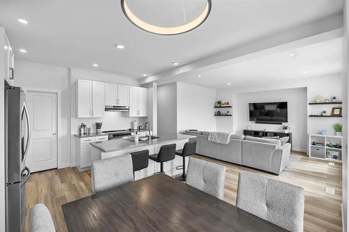 217 Blackbird Way, Grande Pointe, MB - Indoor Photo Showing Kitchen With Upgraded Kitchen