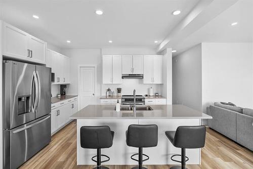217 Blackbird Way, Grande Pointe, MB - Indoor Photo Showing Kitchen With Upgraded Kitchen
