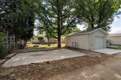 131 Buxton Rd, Winnipeg, MB - Outdoor