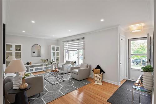 131 Buxton Rd, Winnipeg, MB - Indoor Photo Showing Living Room