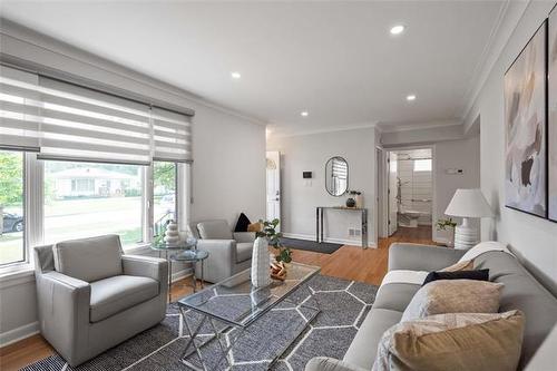 131 Buxton Rd, Winnipeg, MB - Indoor Photo Showing Living Room