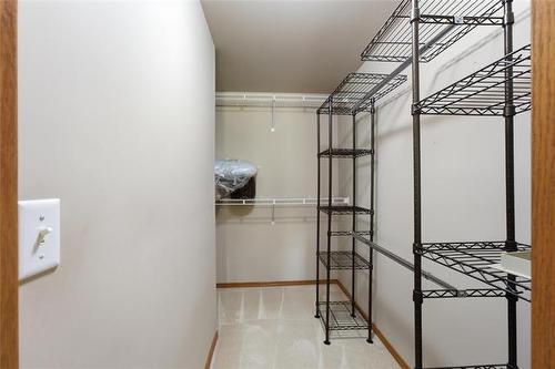 2 Bounty Bay, Winnipeg, MB - Indoor Photo Showing Other Room