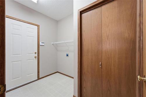 2 Bounty Bay, Winnipeg, MB - Indoor Photo Showing Other Room