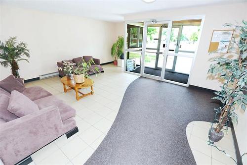 5-385 St Anne'S Rd, Winnipeg, MB - Indoor Photo Showing Gym Room