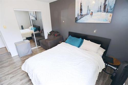 5-385 St Anne'S Rd, Winnipeg, MB - Indoor Photo Showing Bedroom