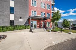 206-100 Waterford Green CM  Winnipeg, MB R2R 2X8