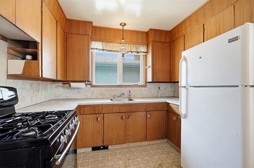 699 Mcleod Ave, Winnipeg, MB - Indoor Photo Showing Kitchen