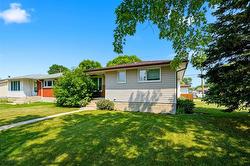 699 McLeod AVE  Winnipeg, MB R2K 0B6