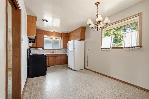 699 Mcleod Ave, Winnipeg, MB - Indoor Photo Showing Kitchen