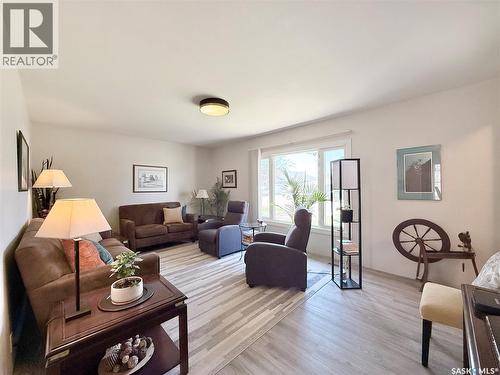 219 Thomson Street, Outlook, SK - Indoor Photo Showing Living Room
