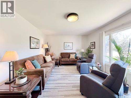 219 Thomson Street, Outlook, SK - Indoor Photo Showing Living Room