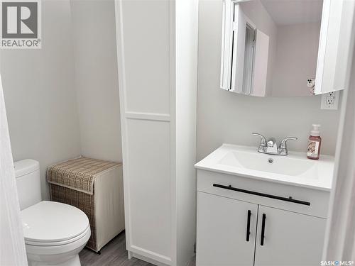 219 Thomson Street, Outlook, SK - Indoor Photo Showing Bathroom