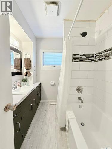 219 Thomson Street, Outlook, SK - Indoor Photo Showing Bathroom