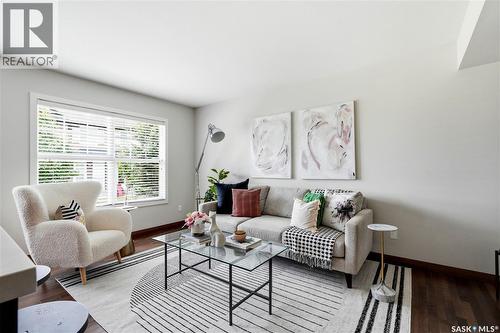 201 2007 Pohorecky Crescent, Saskatoon, SK - Indoor Photo Showing Living Room