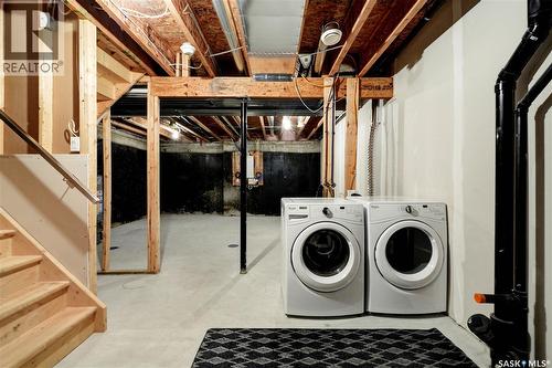 201 2007 Pohorecky Crescent, Saskatoon, SK - Indoor Photo Showing Laundry Room