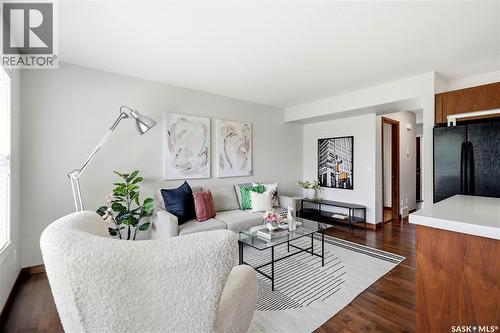 201 2007 Pohorecky Crescent, Saskatoon, SK - Indoor Photo Showing Living Room