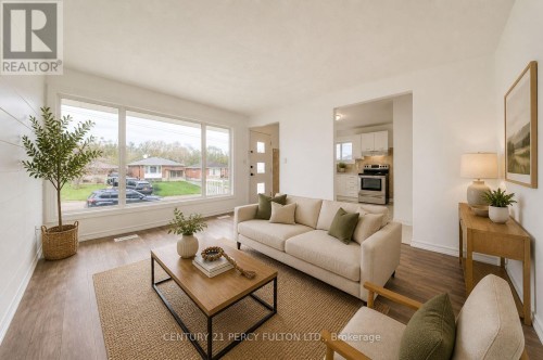 381 CONANT STREET  Oshawa, ON L1H 3S8