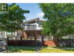 2739 E 8TH AVENUE  Vancouver, BC V5M 1W7