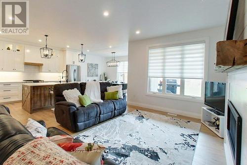 37 Foliage Drive, Tiny, ON - Indoor Photo Showing Other Room