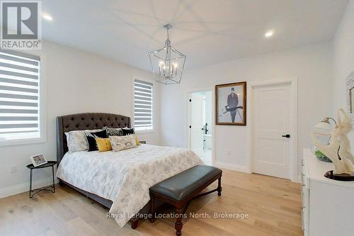 37 Foliage Drive, Tiny, ON - Indoor Photo Showing Bedroom