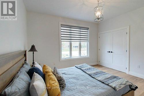 37 Foliage Drive, Tiny, ON - Indoor Photo Showing Bedroom