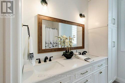 37 Foliage Drive, Tiny, ON - Indoor Photo Showing Bathroom