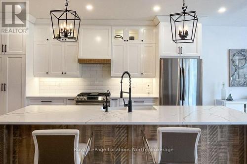 37 Foliage Drive, Tiny, ON - Indoor Photo Showing Kitchen With Upgraded Kitchen