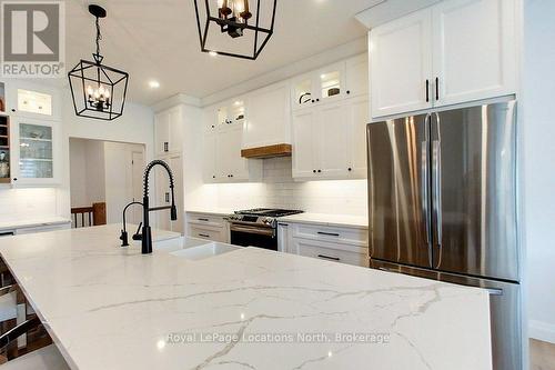 37 Foliage Drive, Tiny, ON - Indoor Photo Showing Kitchen With Stainless Steel Kitchen With Double Sink With Upgraded Kitchen
