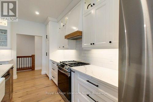37 Foliage Drive, Tiny, ON - Indoor Photo Showing Kitchen With Stainless Steel Kitchen With Upgraded Kitchen