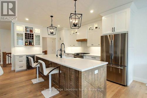 37 Foliage Drive, Tiny, ON - Indoor Photo Showing Kitchen With Stainless Steel Kitchen With Upgraded Kitchen