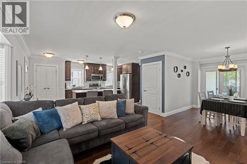 380 Thayer Avenue, Hamilton, ON - Indoor Photo Showing Living Room