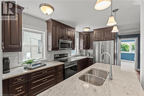 380 Thayer Avenue, Hamilton, ON - Indoor Photo Showing Kitchen With Double Sink With Upgraded Kitchen