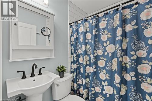 380 Thayer Avenue, Hamilton, ON -  Photo Showing Bathroom