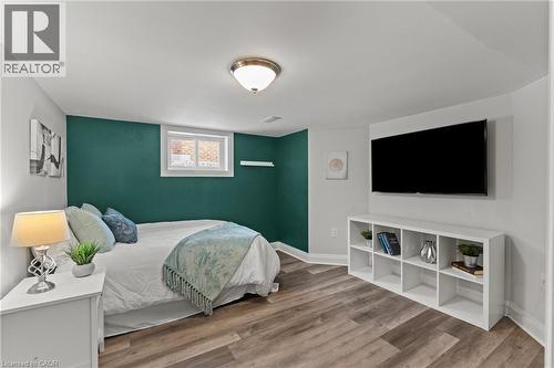 380 Thayer Avenue, Hamilton, ON - Indoor Photo Showing Bedroom