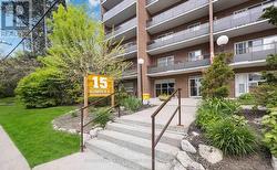 203 - 15 ELIZABETH STREET N  Mississauga, ON L5G 2Z3