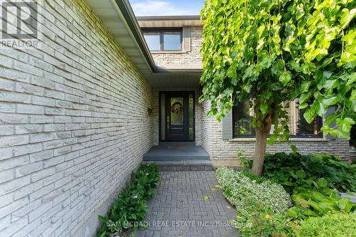 1077 Saginaw Crescent, Mississauga, ON - Outdoor