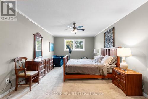 1077 Saginaw Crescent, Mississauga, ON - Indoor Photo Showing Bedroom