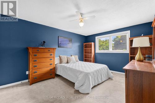 1077 Saginaw Crescent, Mississauga, ON - Indoor Photo Showing Bedroom