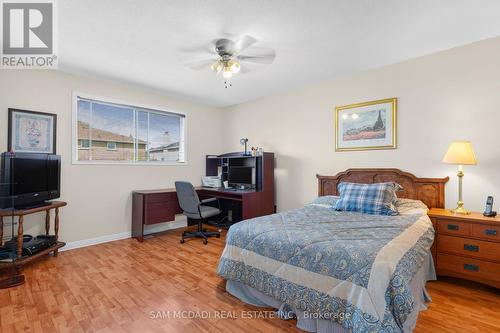 1077 Saginaw Crescent, Mississauga, ON - Indoor Photo Showing Bedroom